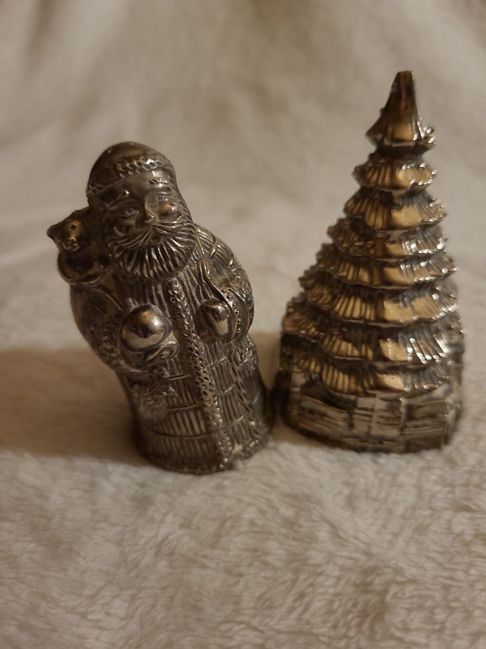 Vintage International Silver Co Santa & Christmas Tree Salt Pepper Shaker Set